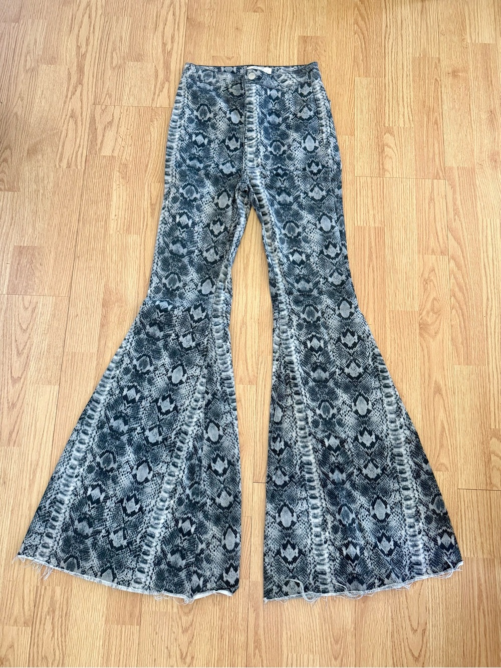 free people Womens Snake Print Bell Bottom Jeans - Gray